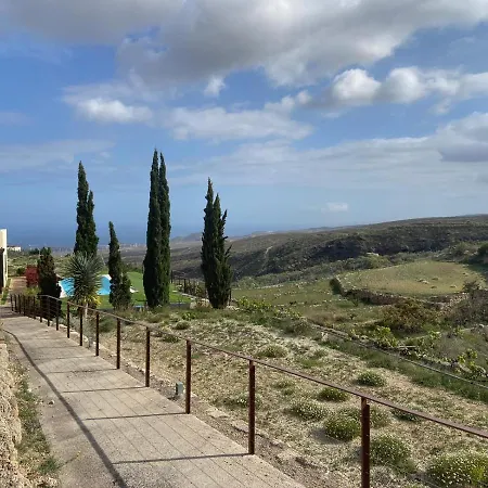 Nyaraló With Shared Pool And Views *