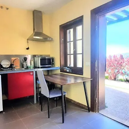 With Shared Pool And Views Sabina Alta