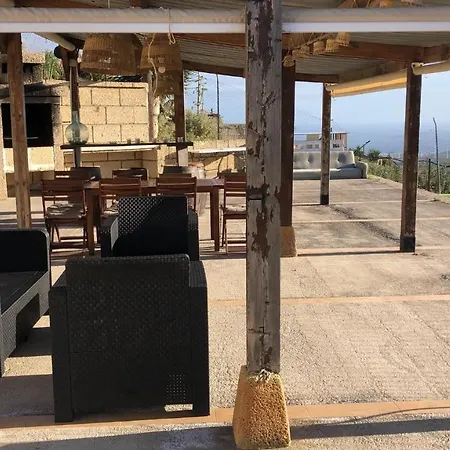 Nyaraló With Shared Pool And Views *