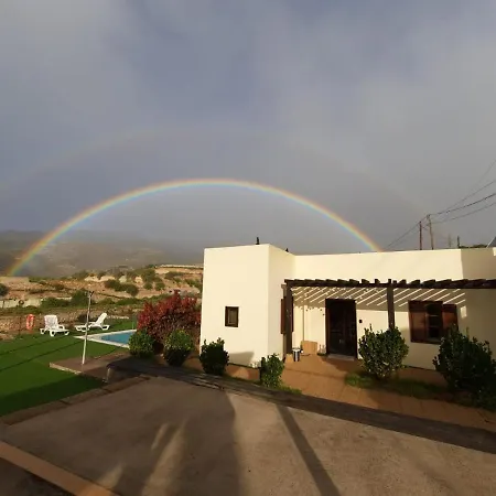 Nyaraló With Shared Pool And Views *