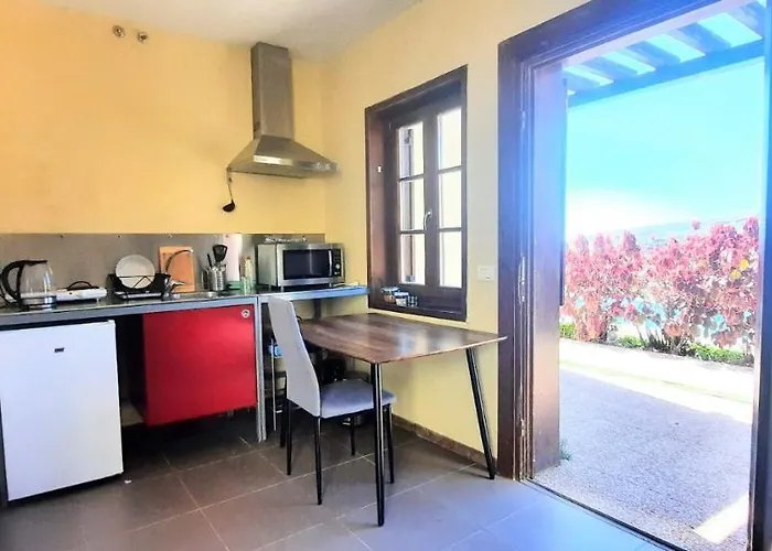 With Shared Pool And Views Sabina Alta