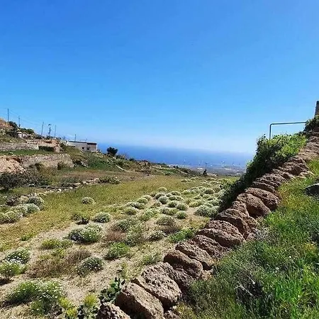 בית נופש With Shared Pool And Views *