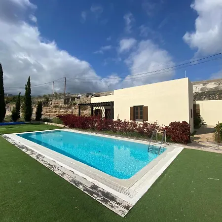 펜션 With Shared Pool And Views