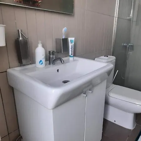 With Shared Pool And Views בית נופש