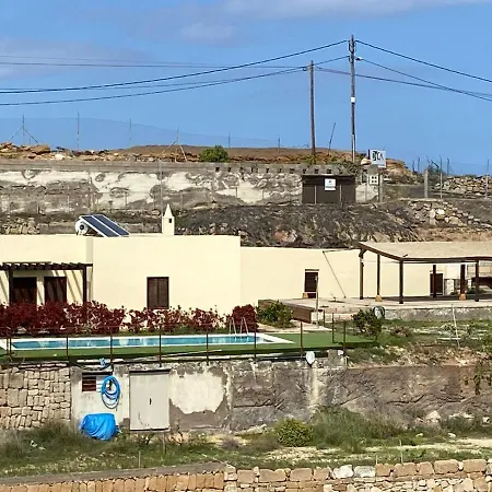 With Shared Pool And Views 別荘 Sabina Alta