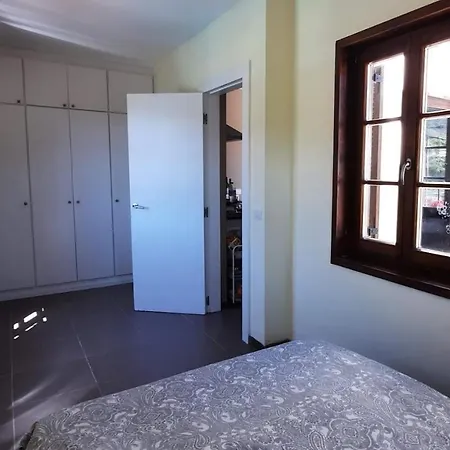 Сasa de vacaciones With Shared Pool And Views *