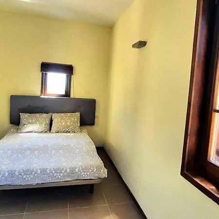 With Shared Pool And Views * Sabina Alta