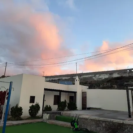 With Shared Pool And Views בית נופש Sabina Alta