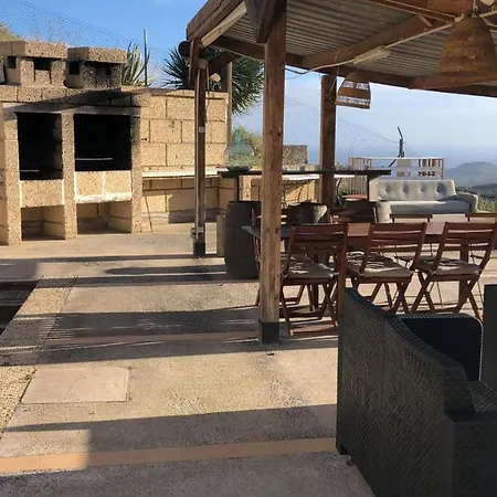 With Shared Pool And Views 別荘 Sabina Alta