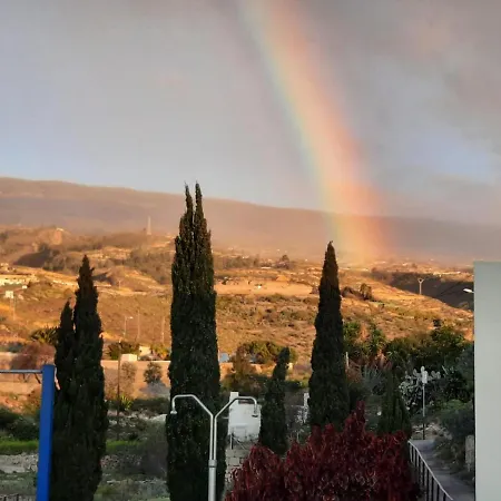 With Shared Pool And Views בית נופש *
