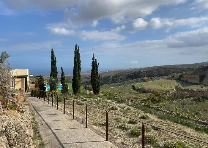 Vakantiehuis With Shared Pool And Views *