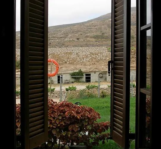 Vakantiehuis With Shared Pool And Views