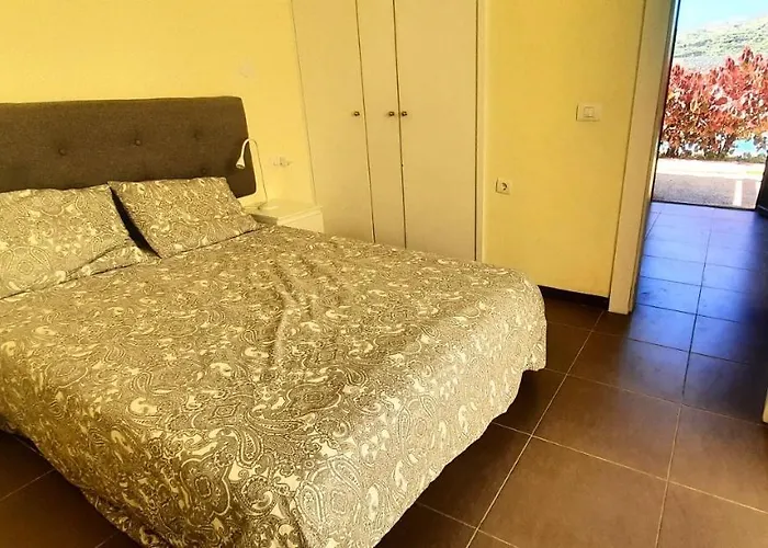 With Shared Pool And Views Vakantiehuis *